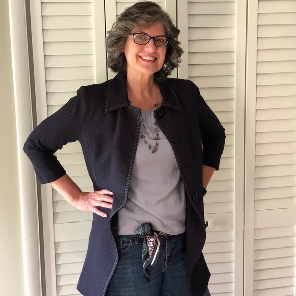 Meet your posher, Tamara. - Picture 1 of 8